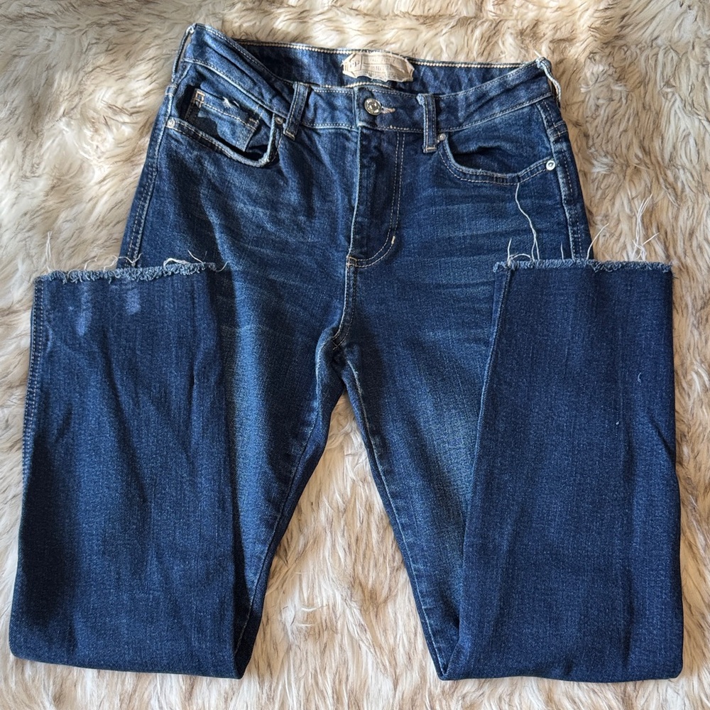F r e e  P e o p l e • Straight leg dark wash mid rise jean